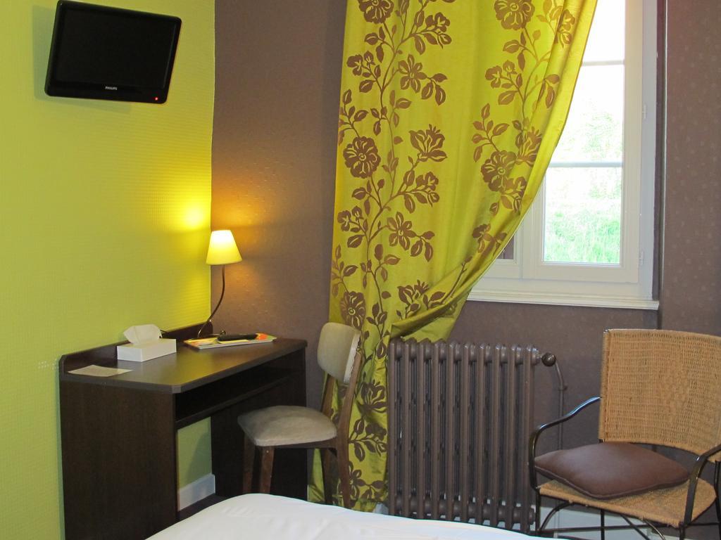 Hotel Logis Deshors-Foujanet Chamboulive Exteriér fotografie